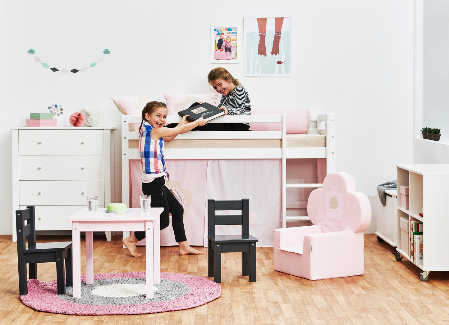 Hoppekids Fairytale Flower Round Cushion