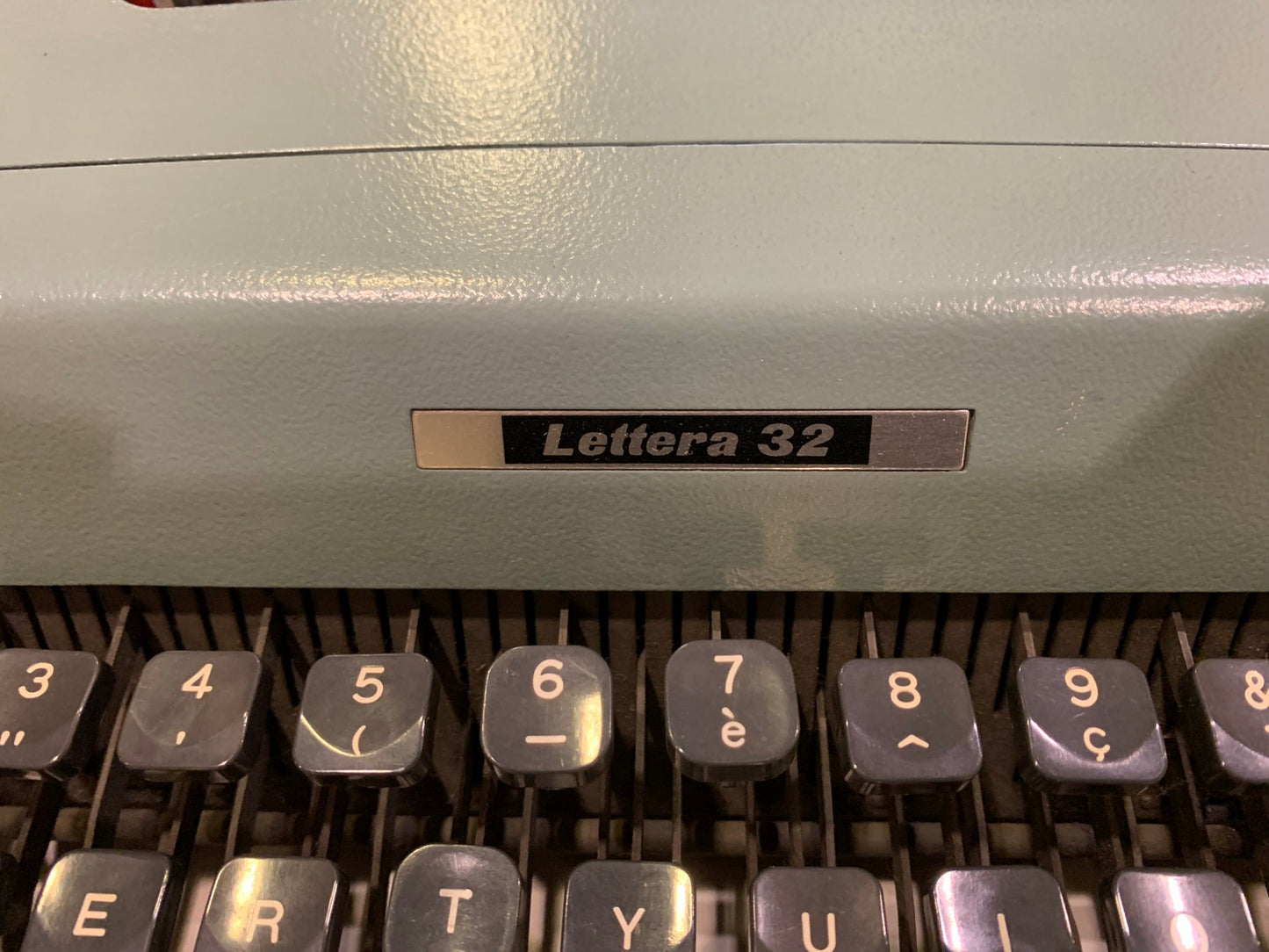 Olivetti Lettera 32 – Macchina da scrivere vintage originale – Funzionante – Design italiano