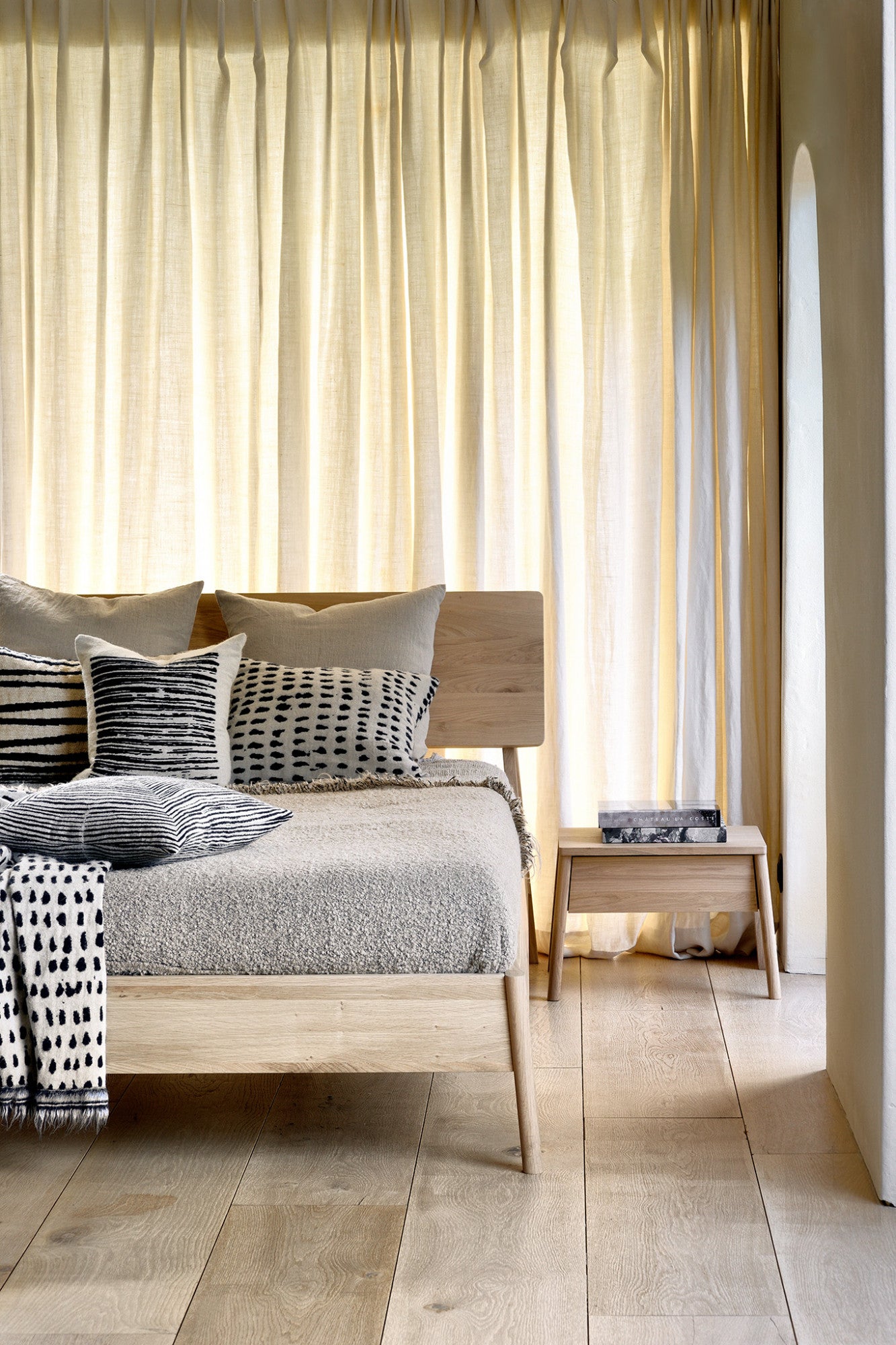 AIR | Comodino di Ethnicraft in massello - ginardi arredamenti srl