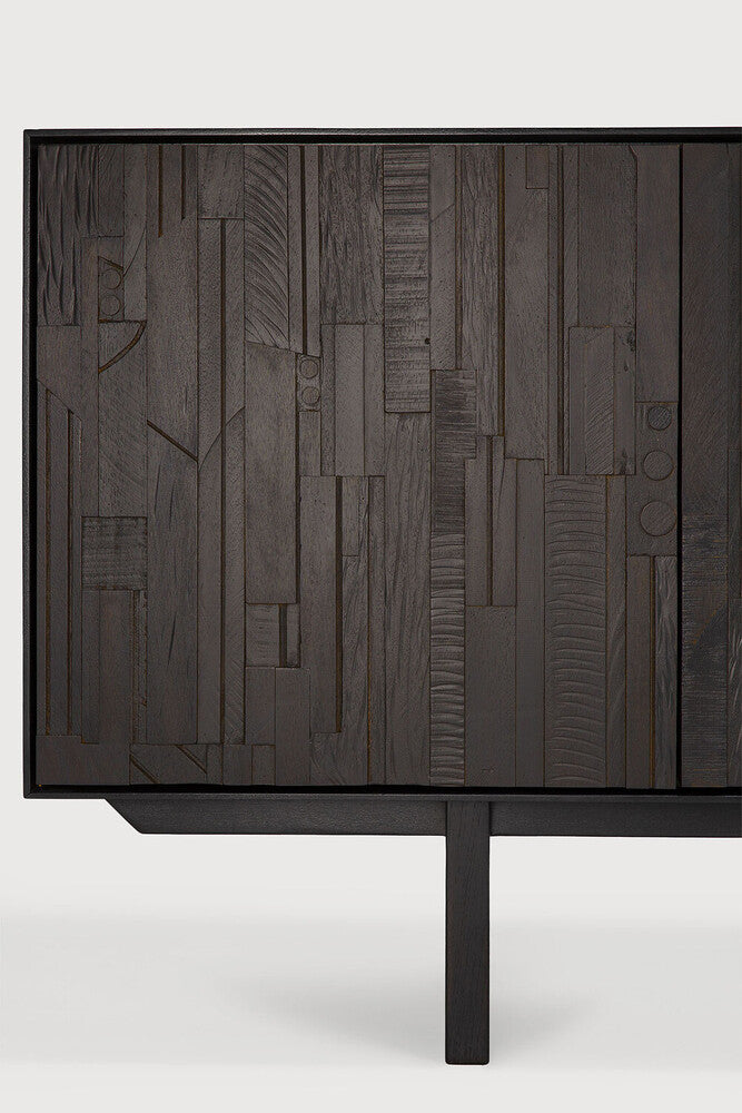 Madia Ethnicraft Mosaic in legno massello – credenza di design scultorea con ante intarsiate