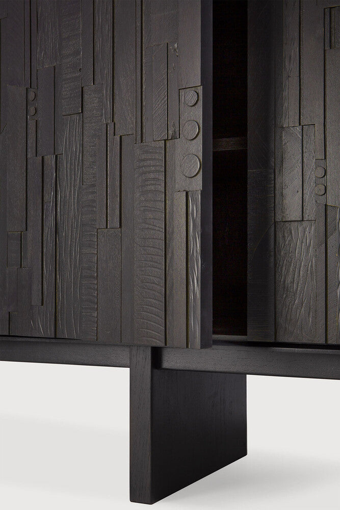 Madia Ethnicraft Mosaic in legno massello – credenza di design scultorea con ante intarsiate