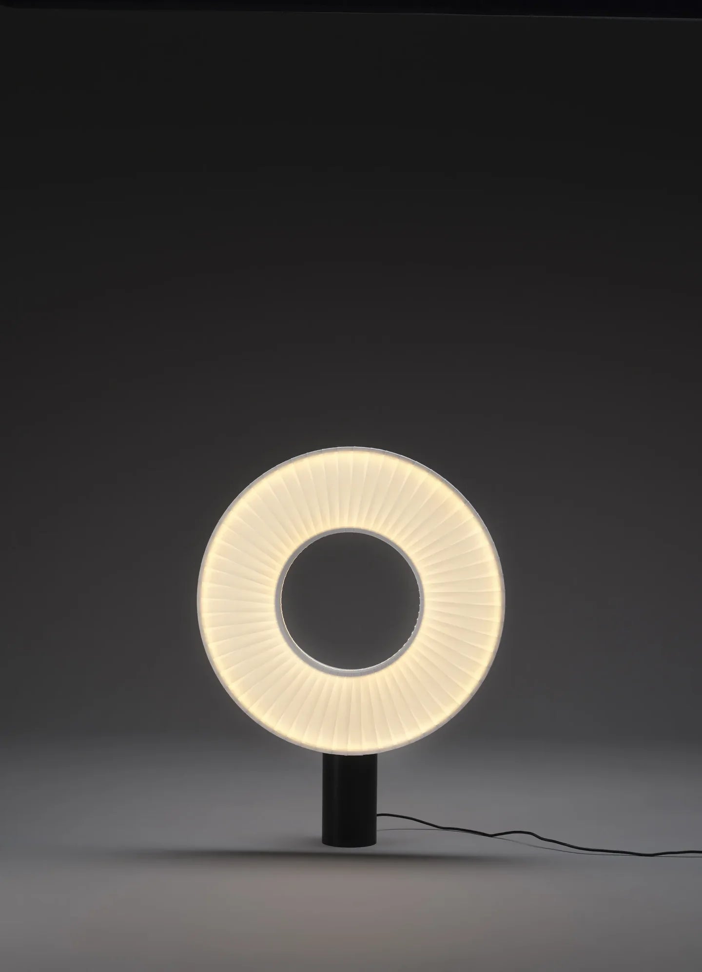 10 HEURES 10 Iris Lampada da Tavolo LED