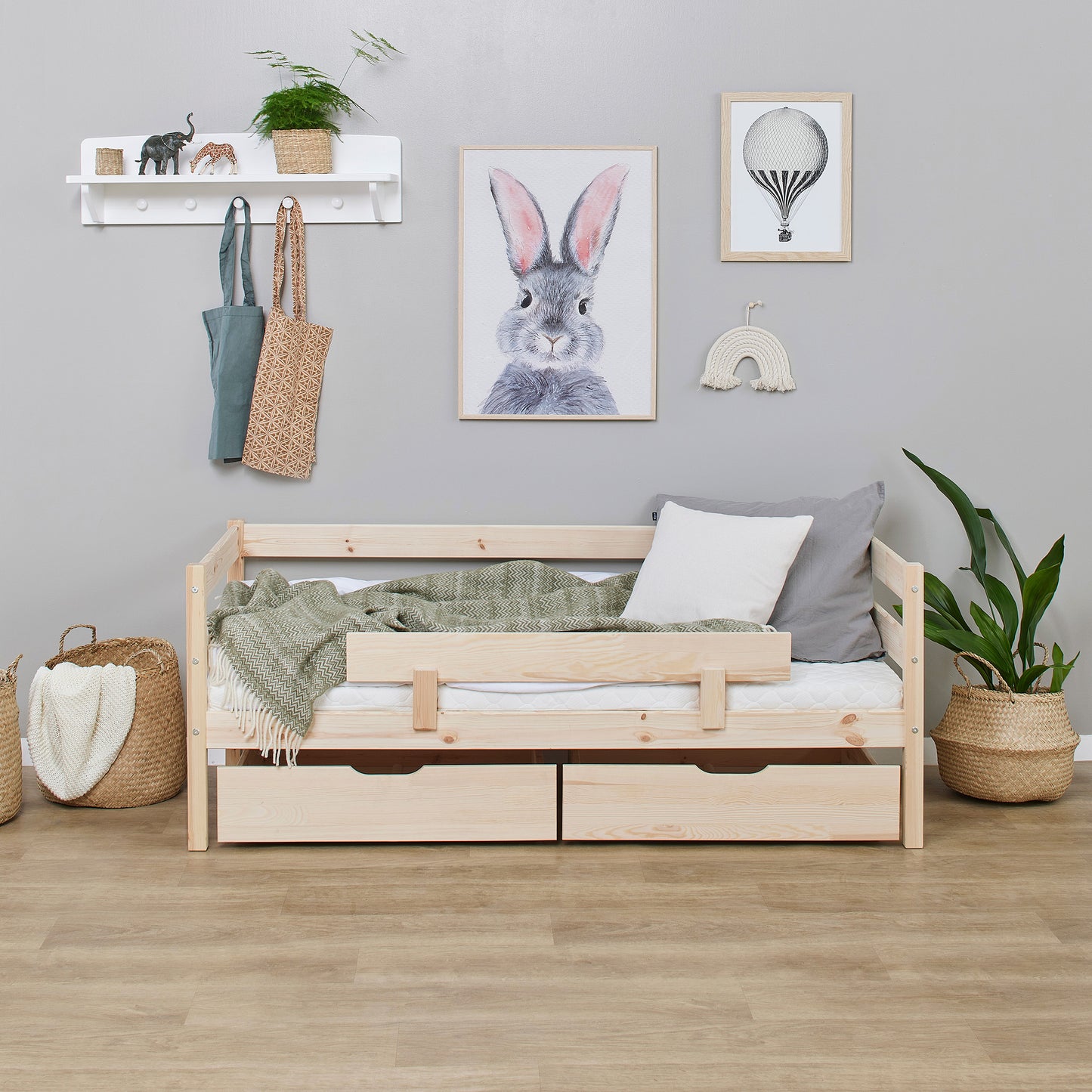 ECO Comfort junior bed with drawers and safety rail