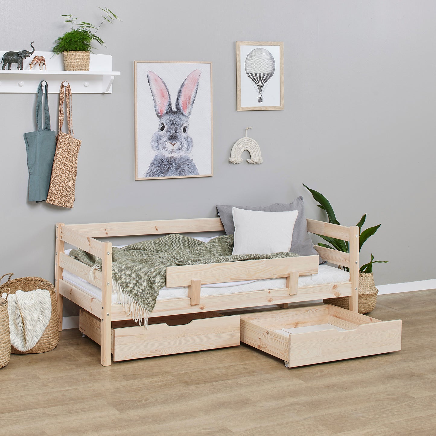 ECO Comfort junior bed with drawers and safety rail