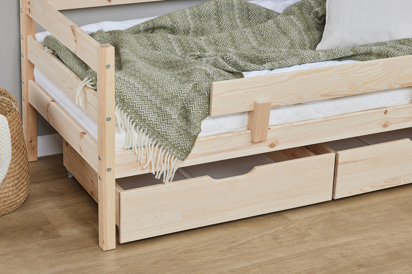 ECO Comfort junior bed with drawers and safety rail