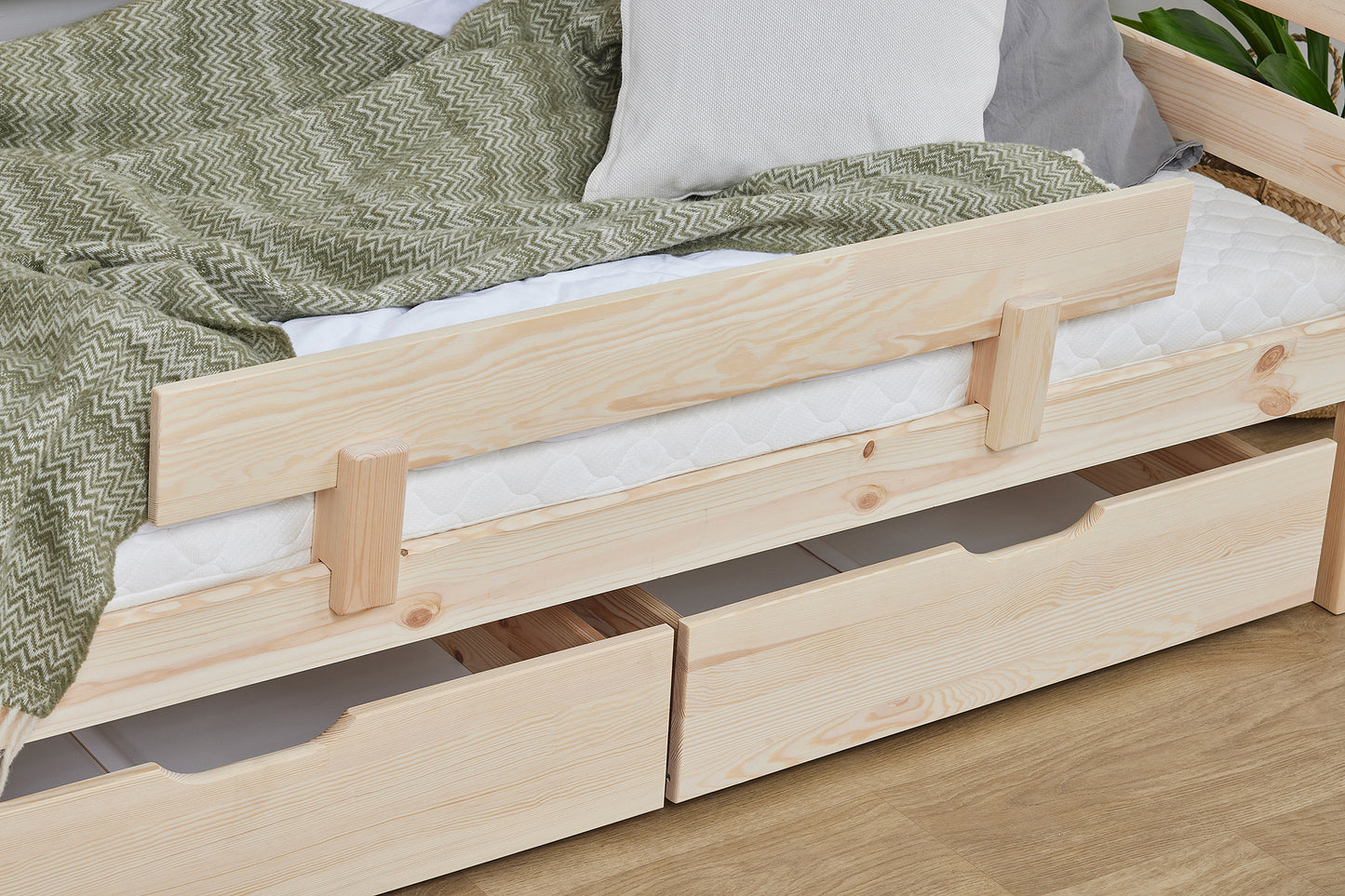 ECO Comfort junior bed with drawers and safety rail