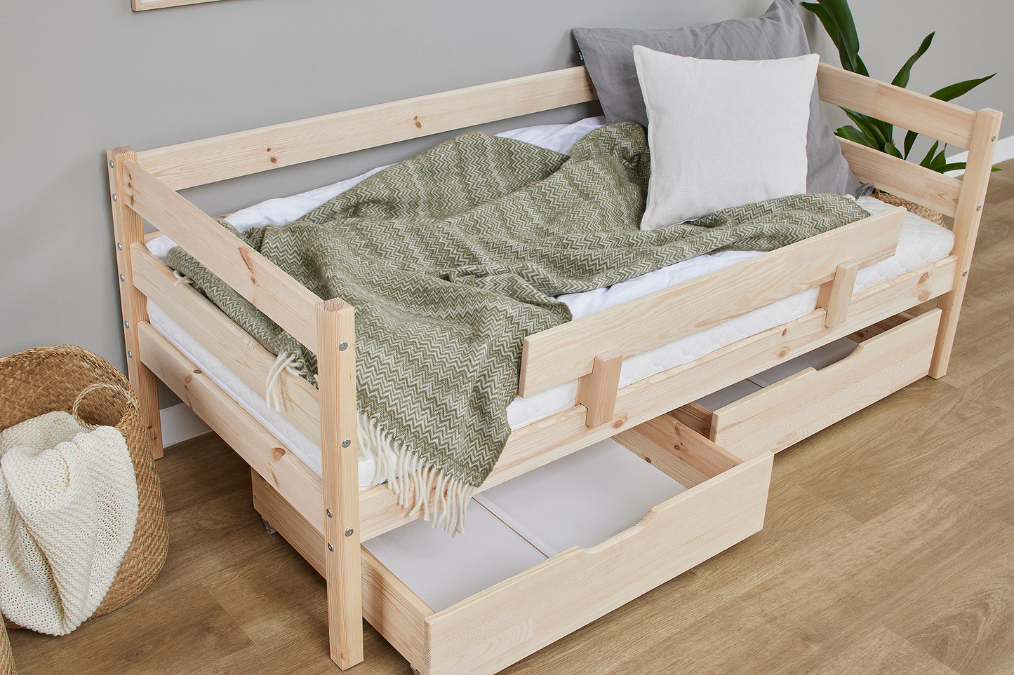 ECO Comfort junior bed with drawers and safety rail