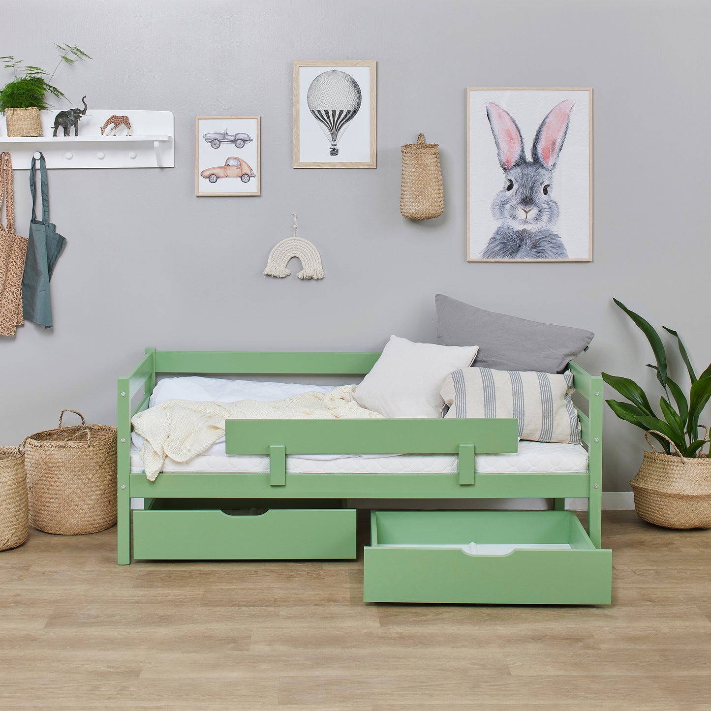 ECO Comfort junior bed with drawers and safety rail