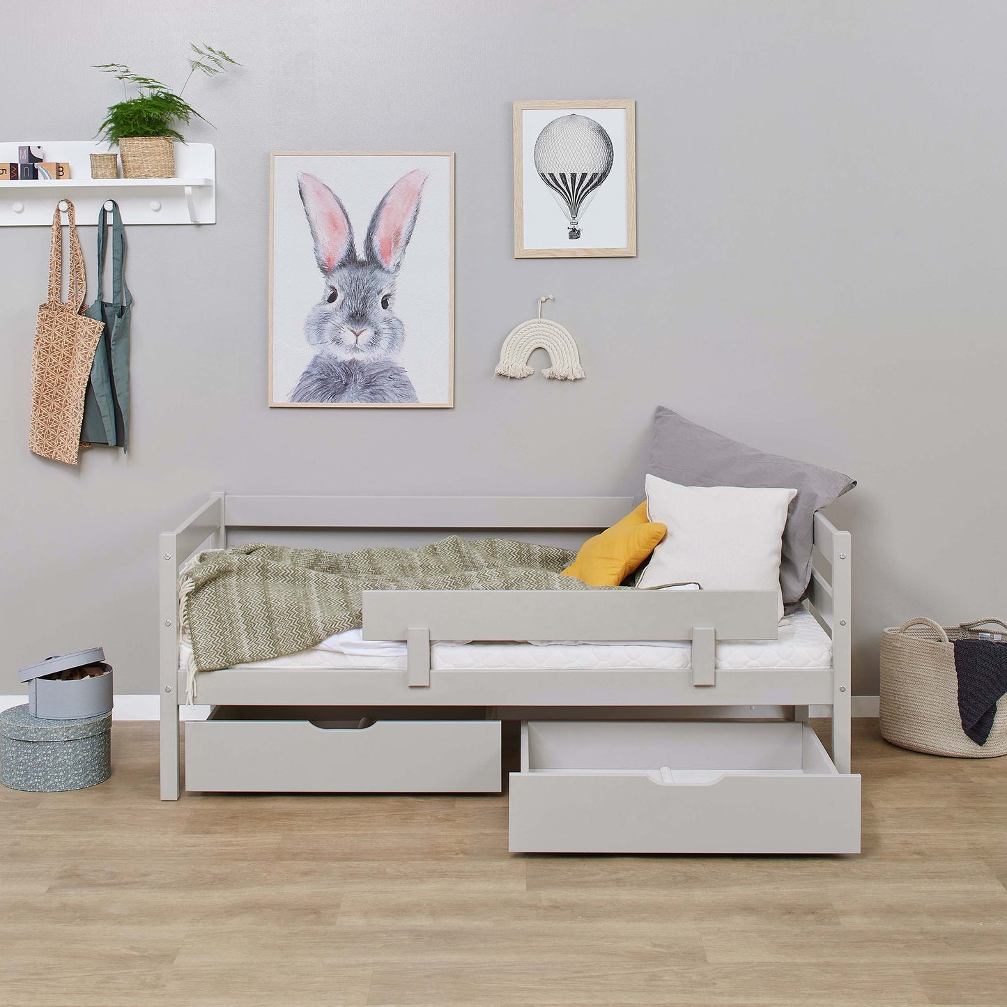 ECO Comfort junior bed with drawers and safety rail