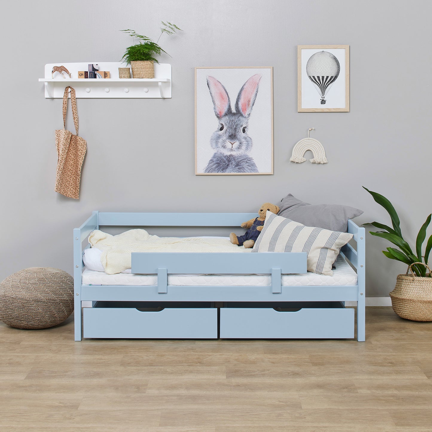 ECO Comfort junior bed with drawers and safety rail