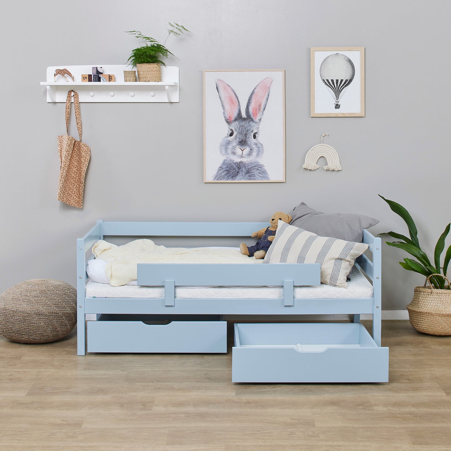 ECO Comfort junior bed with drawers and safety rail