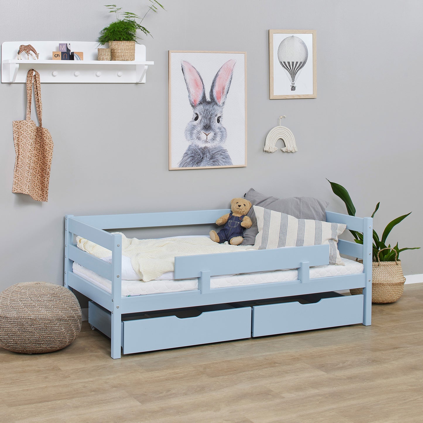 ECO Comfort junior bed with drawers and safety rail