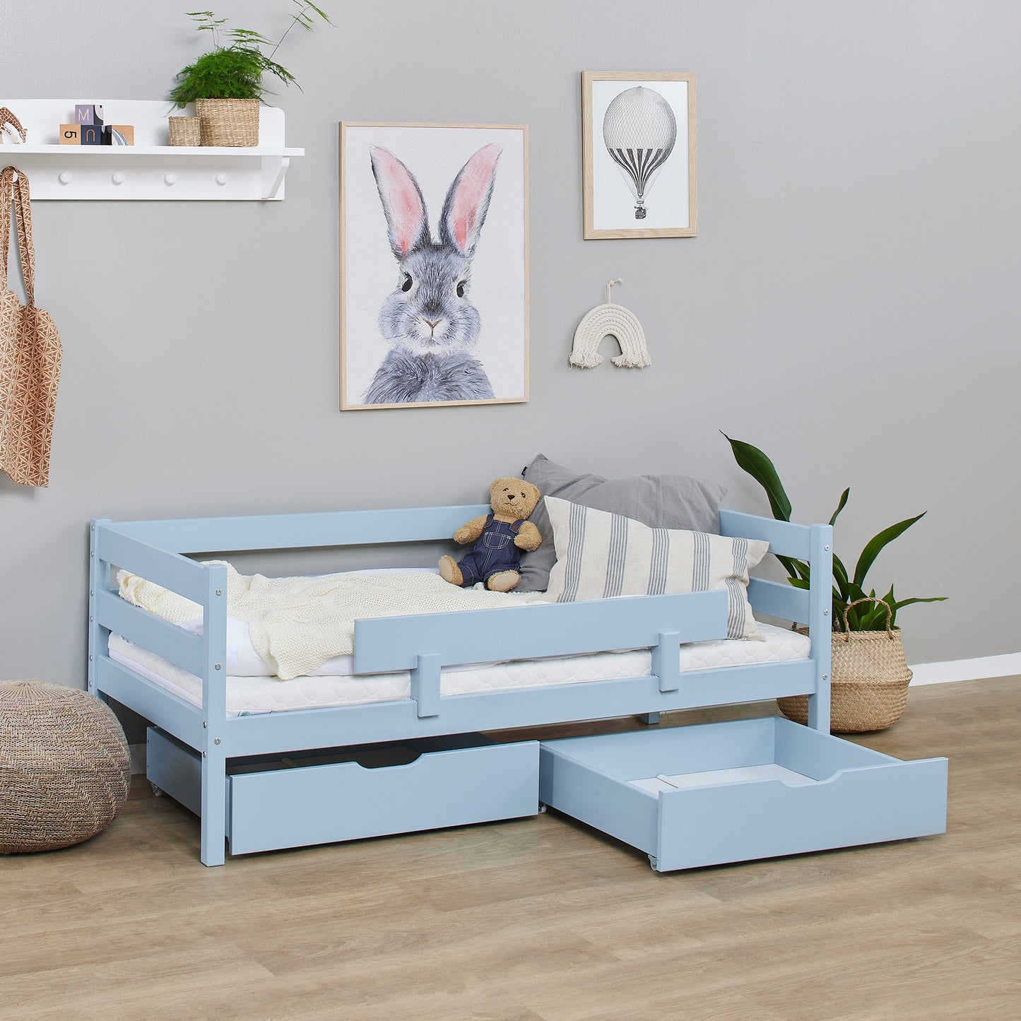 ECO Comfort junior bed with drawers and safety rail