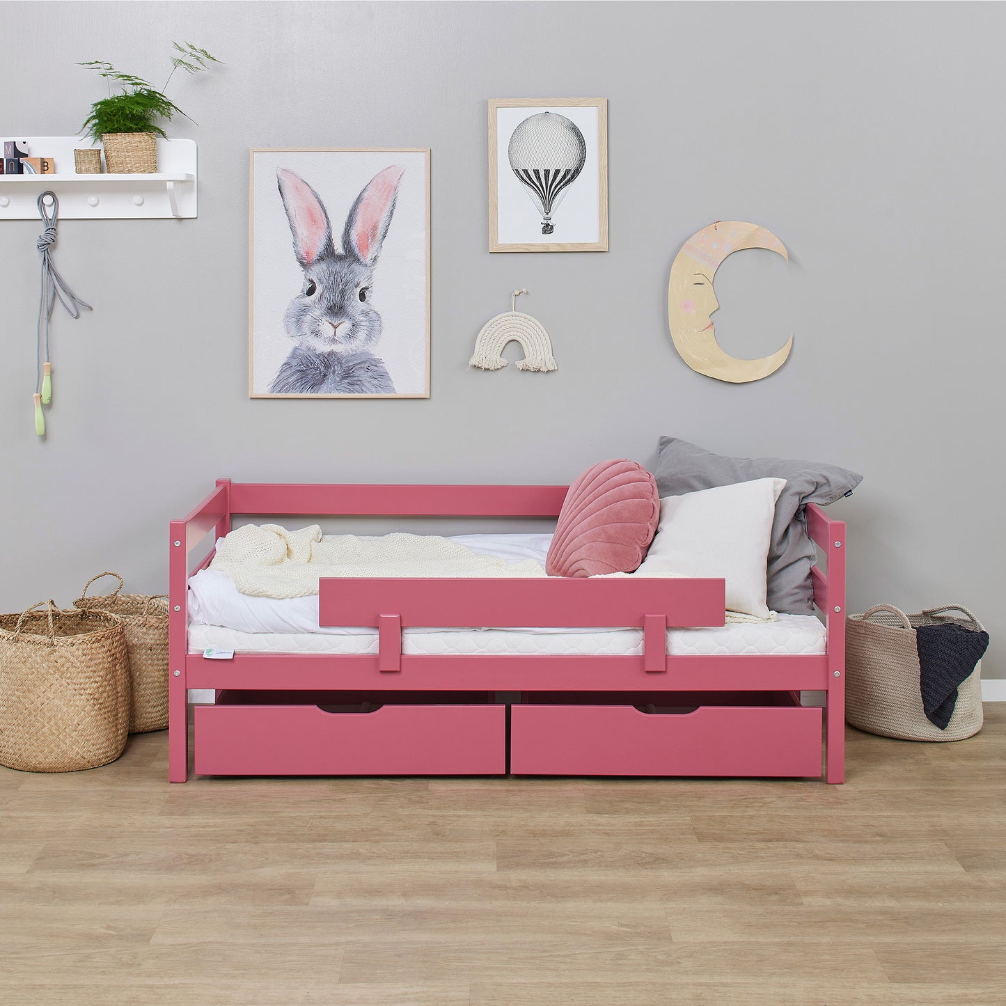 ECO Comfort junior bed with drawers and safety rail