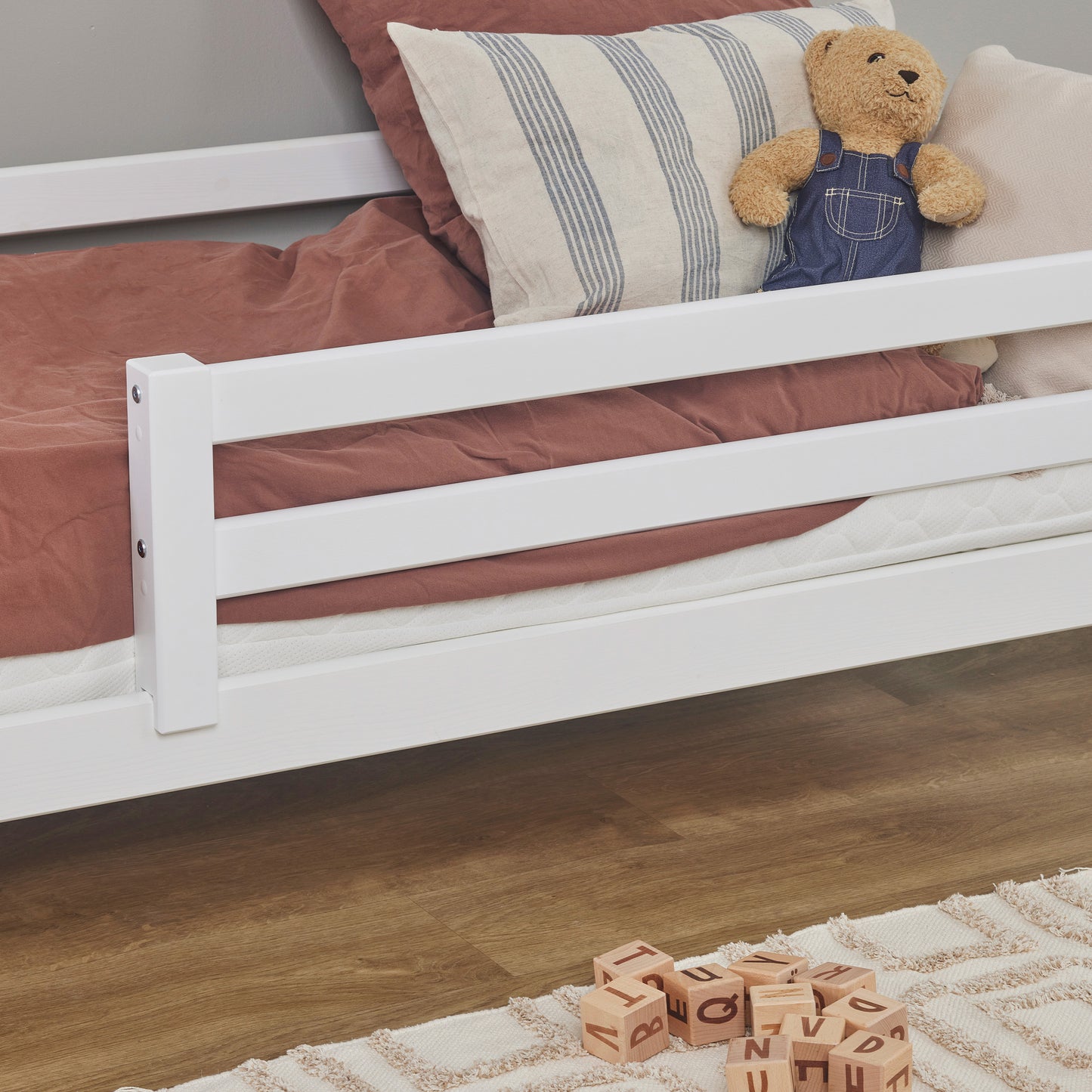 Hoppekids ECO Dream junior bed with bed rail