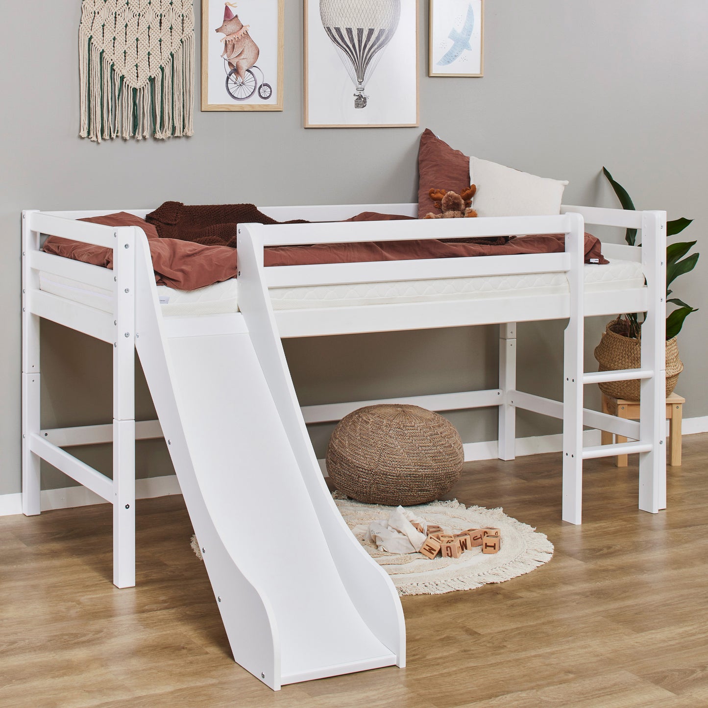 Hoppekids ECO Dream half high bed with slide