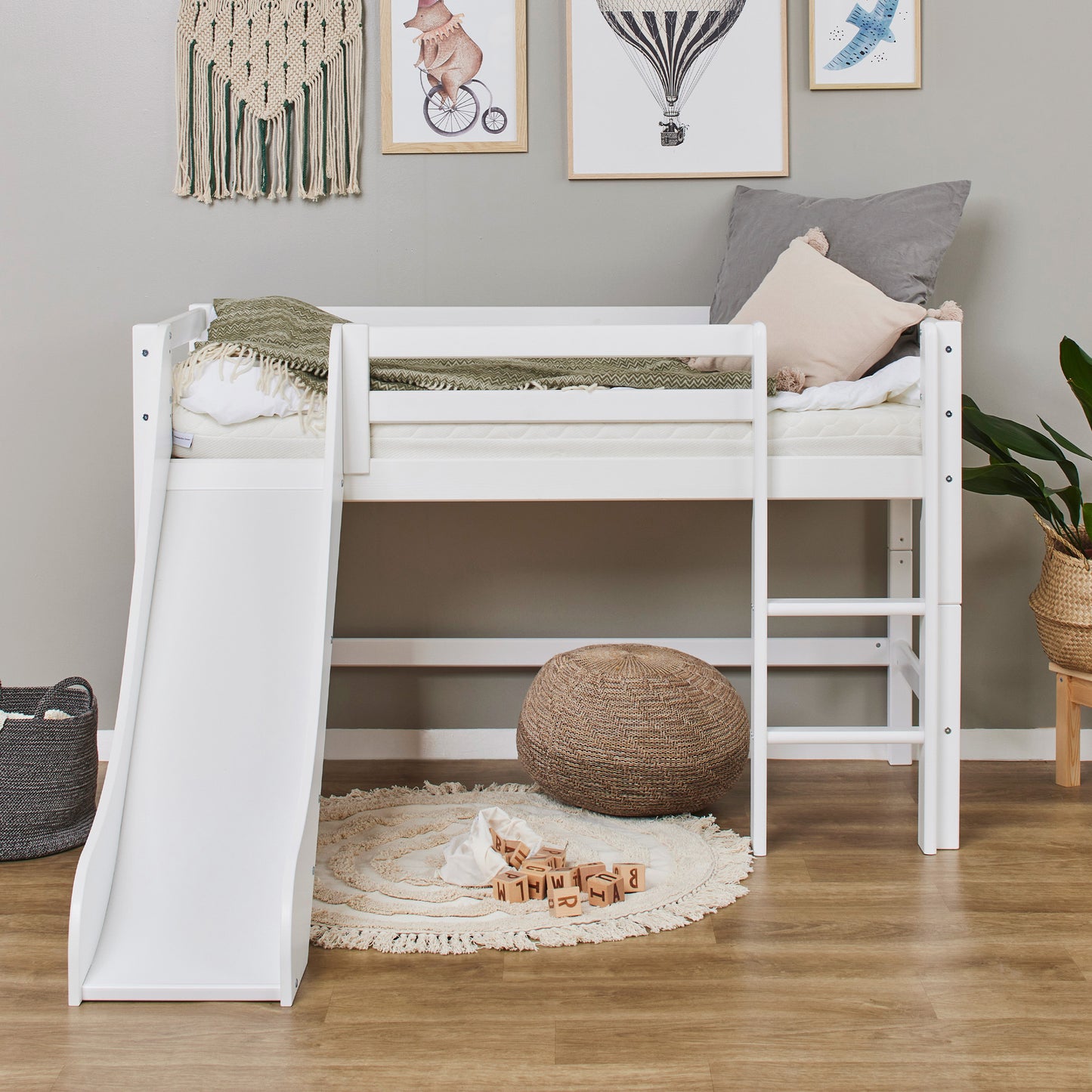 Hoppekids ECO Dream half high bed with slide