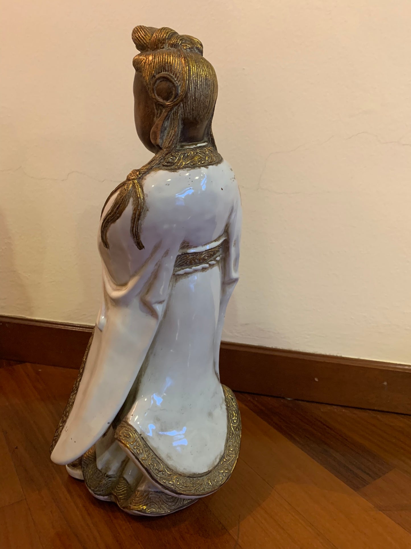 Vintage 1970s Chinese Ghinza Statues – Pair – White & Gold Oriental Figures – Collectible