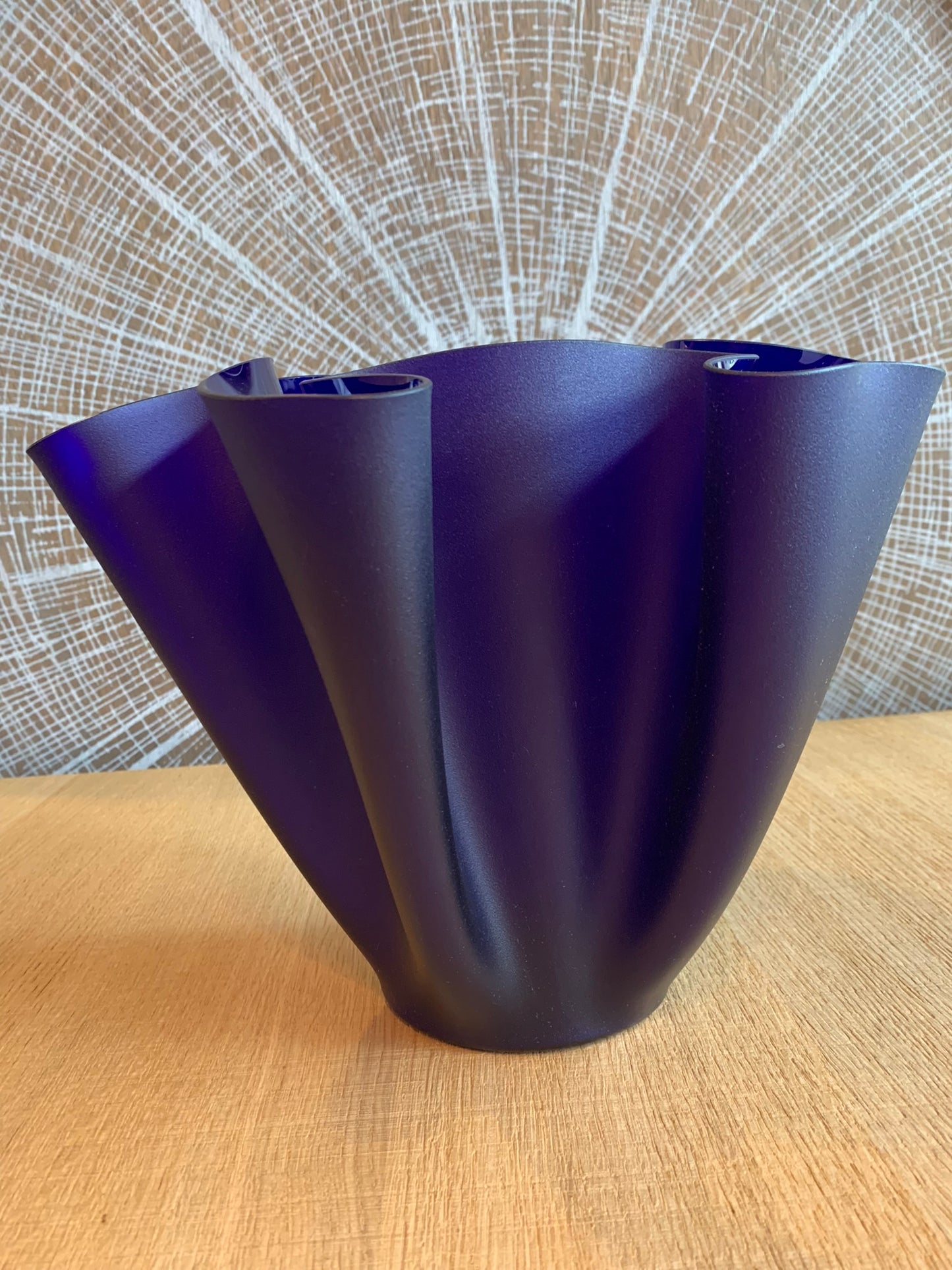 Cartoccio – Fontana Arte | Pietro Chiesa – Vaso iconico in vetro blu cobalto