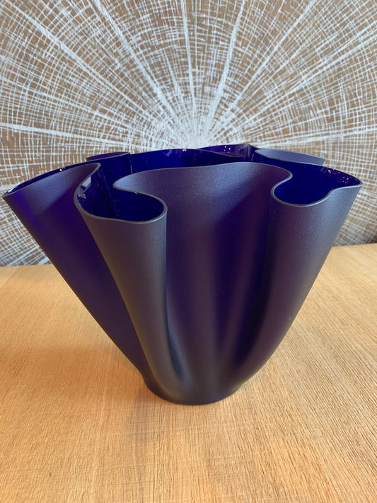 Cartoccio – Fontana Arte | Pietro Chiesa – Vaso iconico in vetro blu cobalto