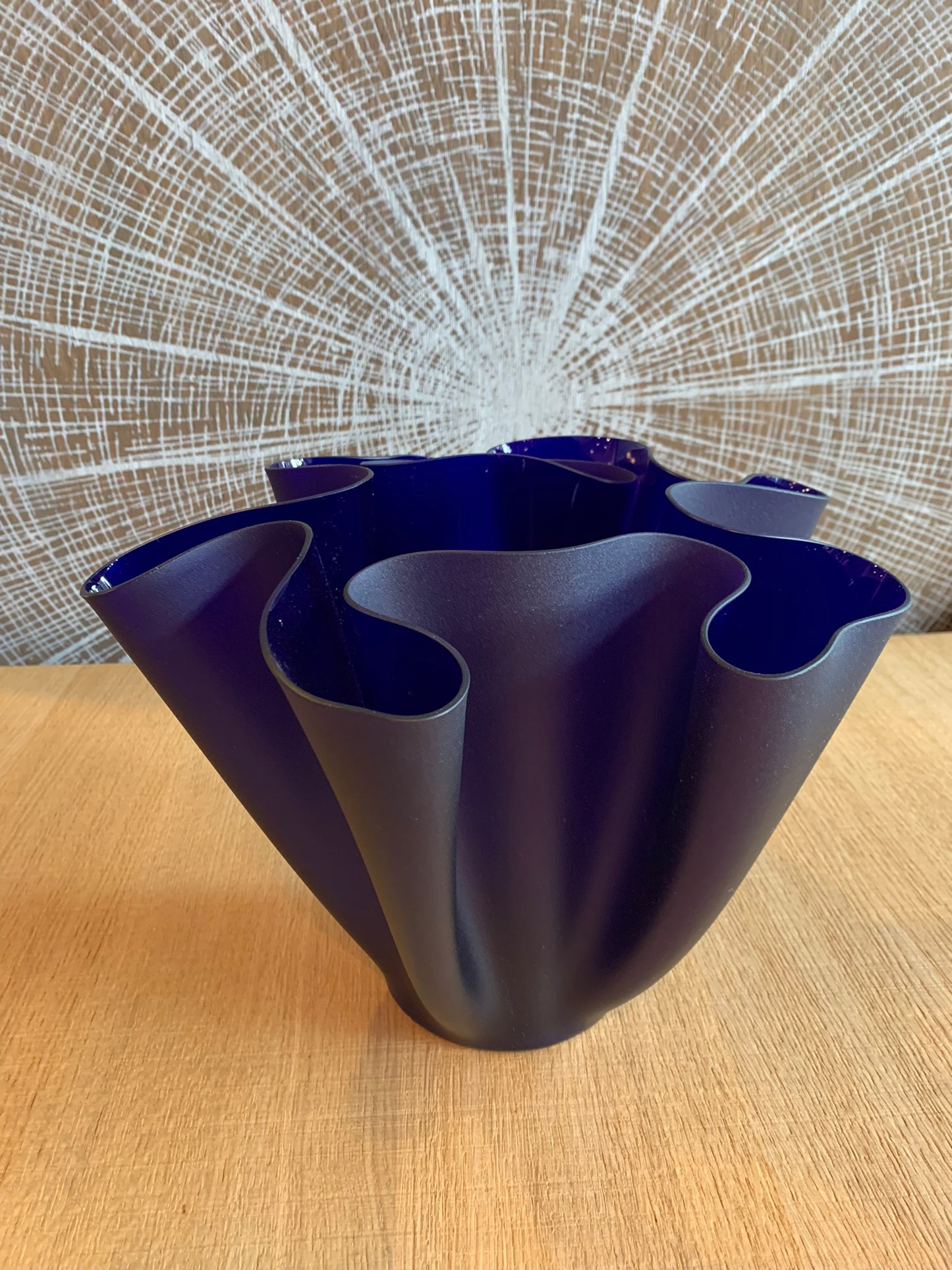 Cartoccio – Fontana Arte | Pietro Chiesa – Vaso iconico in vetro blu cobalto