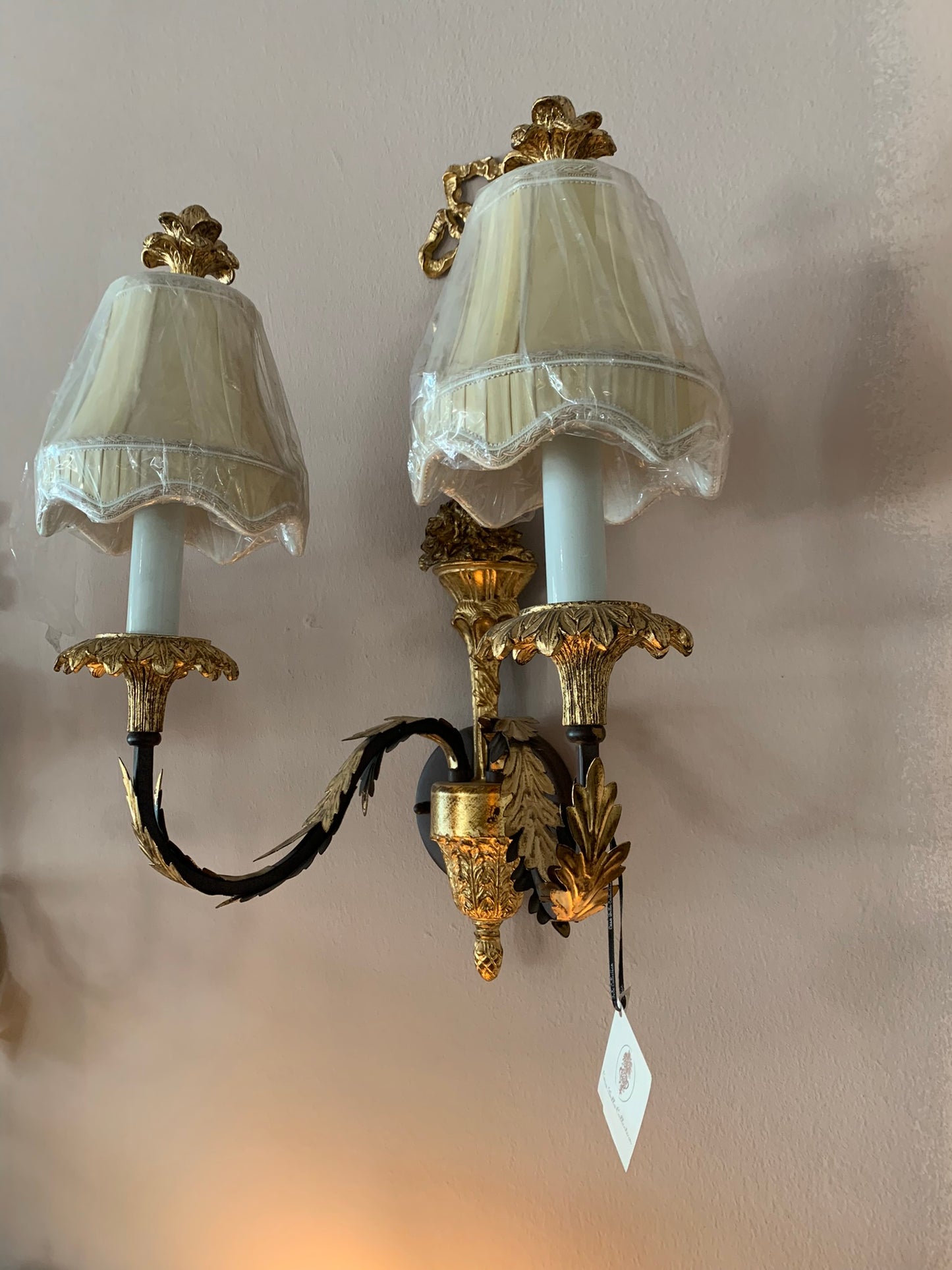 Coppia di applique neoclassiche dorate a foglia – Casabella Collection