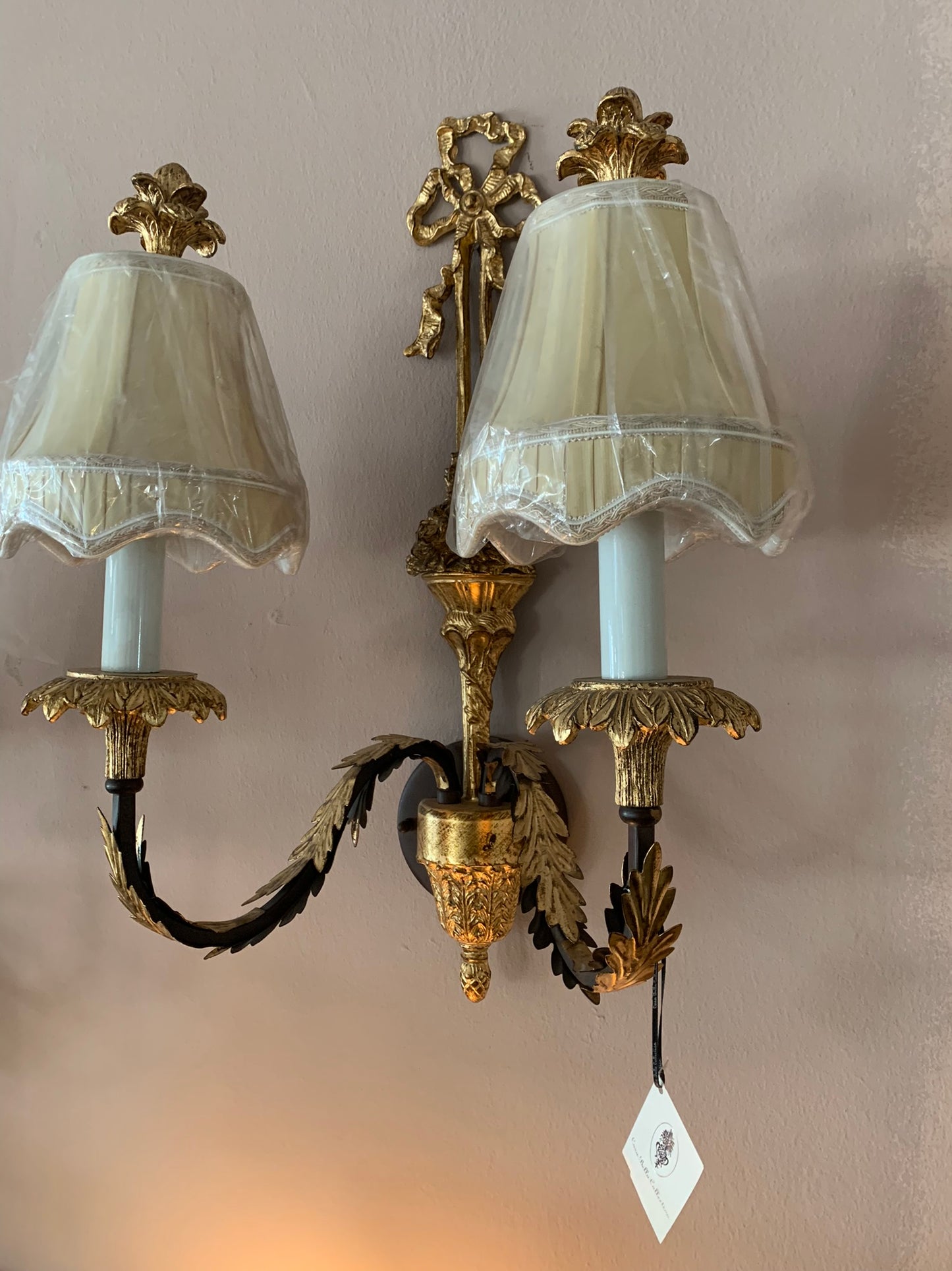 Coppia di applique neoclassiche dorate a foglia – Casabella Collection