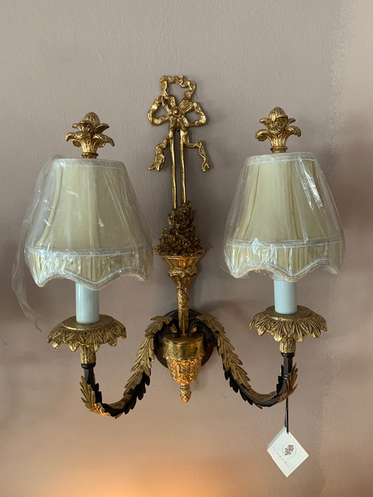 Coppia di applique neoclassiche dorate a foglia – Casabella Collection