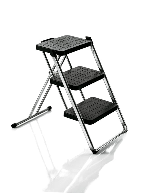 MAGIS scaletta pieghevole NUOVASTEP in acciaio alluminio e gradini in ABS