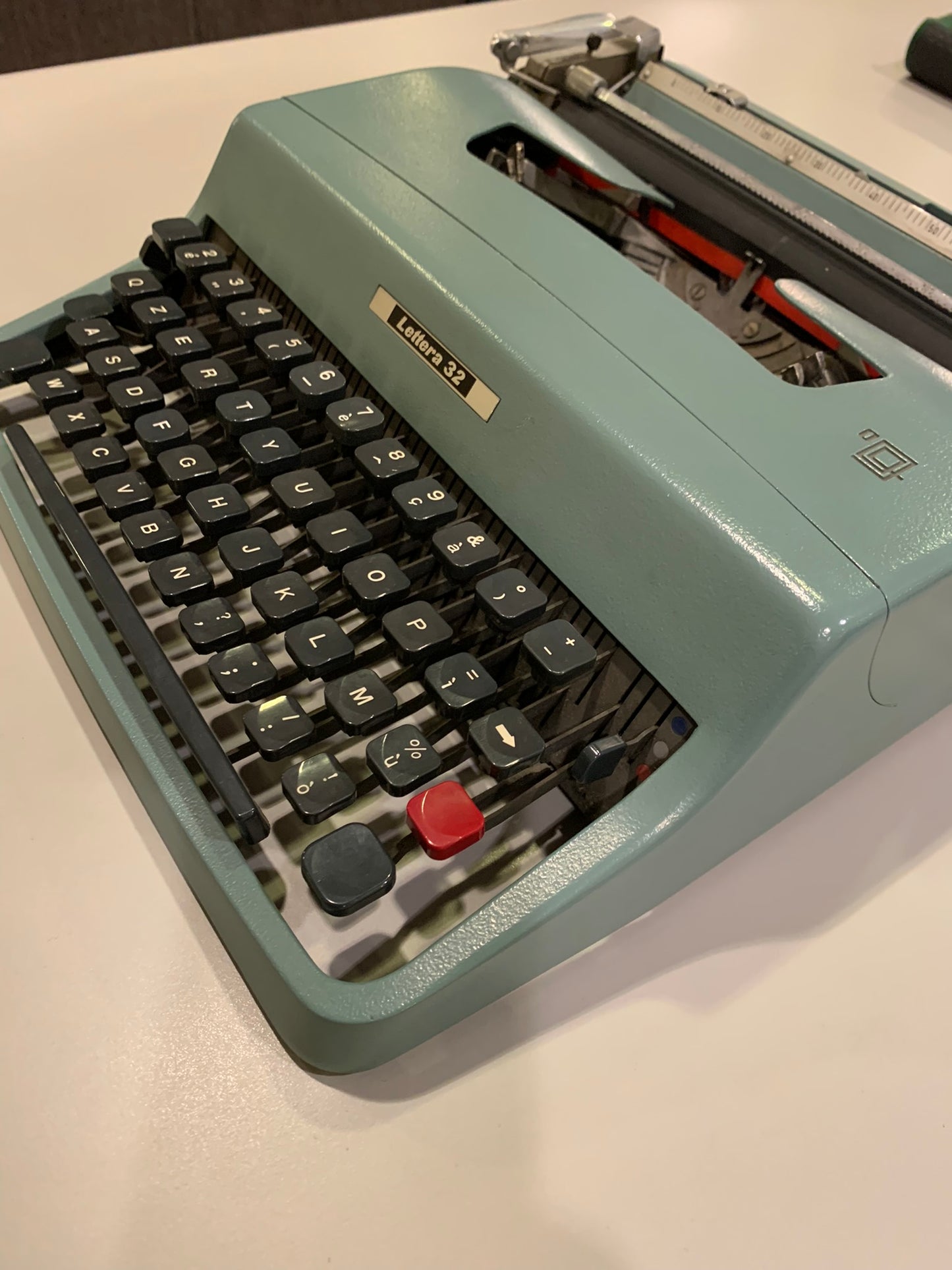 Olivetti Lettera 32 – Macchina da scrivere vintage originale – Funzionante – Design italiano