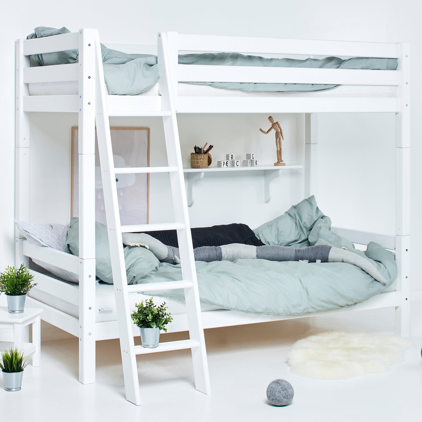 Hoppekids ECO Luxury high bunk bed with slanted ladder, Flexible slat frame