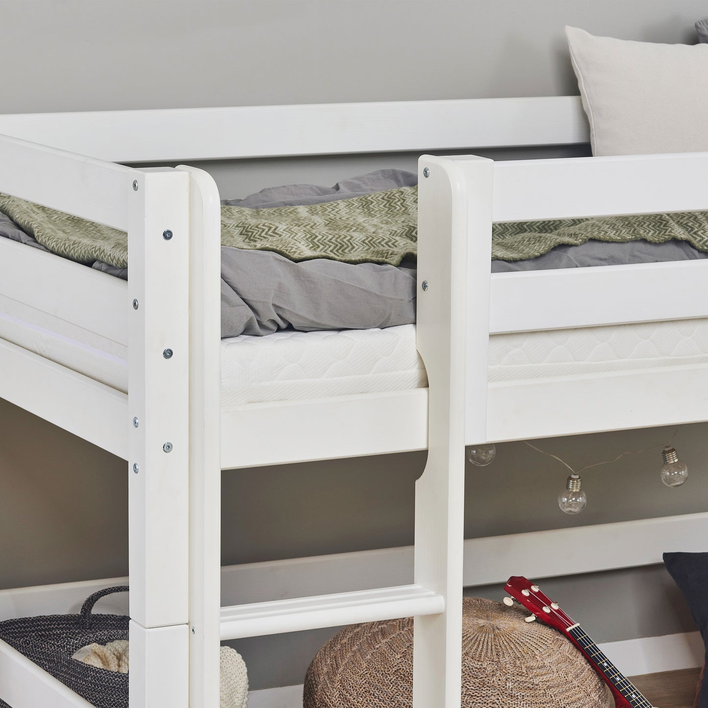 Hoppekids ECO Luxury half high bed