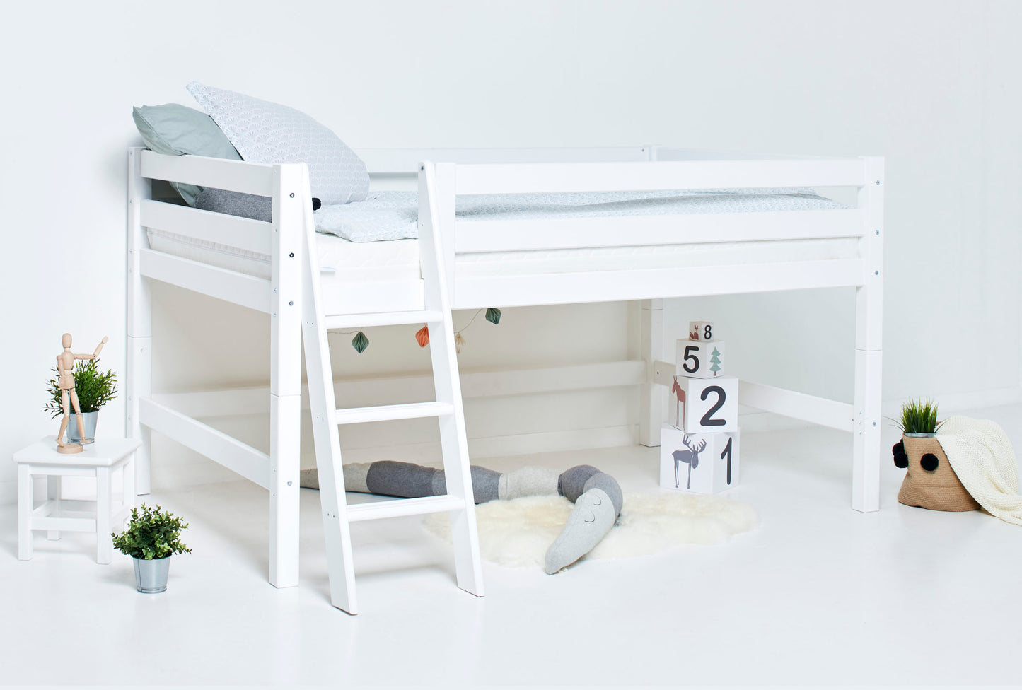 Hoppekids ECO Luxury half high bed with slanted ladder