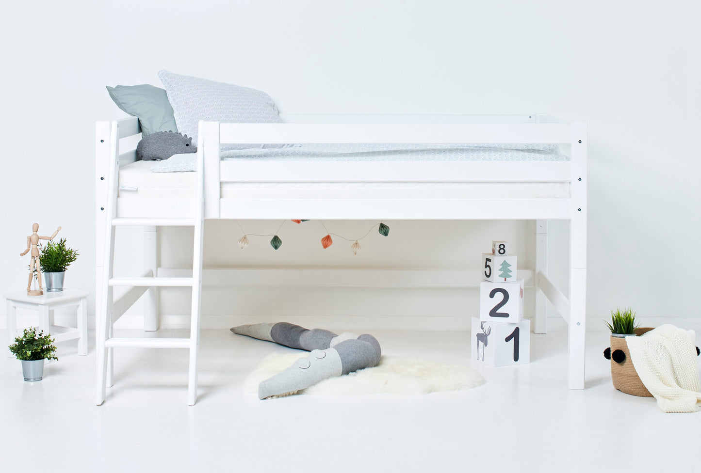 Hoppekids ECO Luxury half high bed with slanted ladder