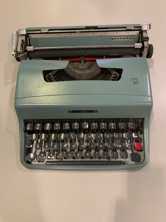 Olivetti Lettera 32 – Macchina da scrivere vintage originale – Funzionante – Design italiano