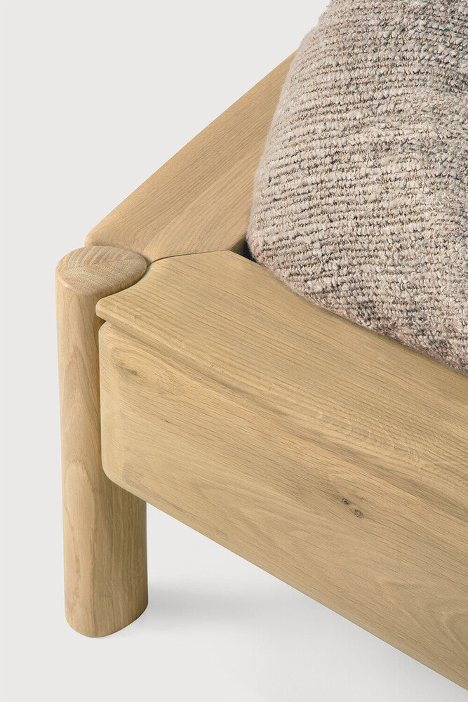 Letto Ethnicraft PI in rovere massello – design naturale e scultoreo per camere essenziali ed eleganti